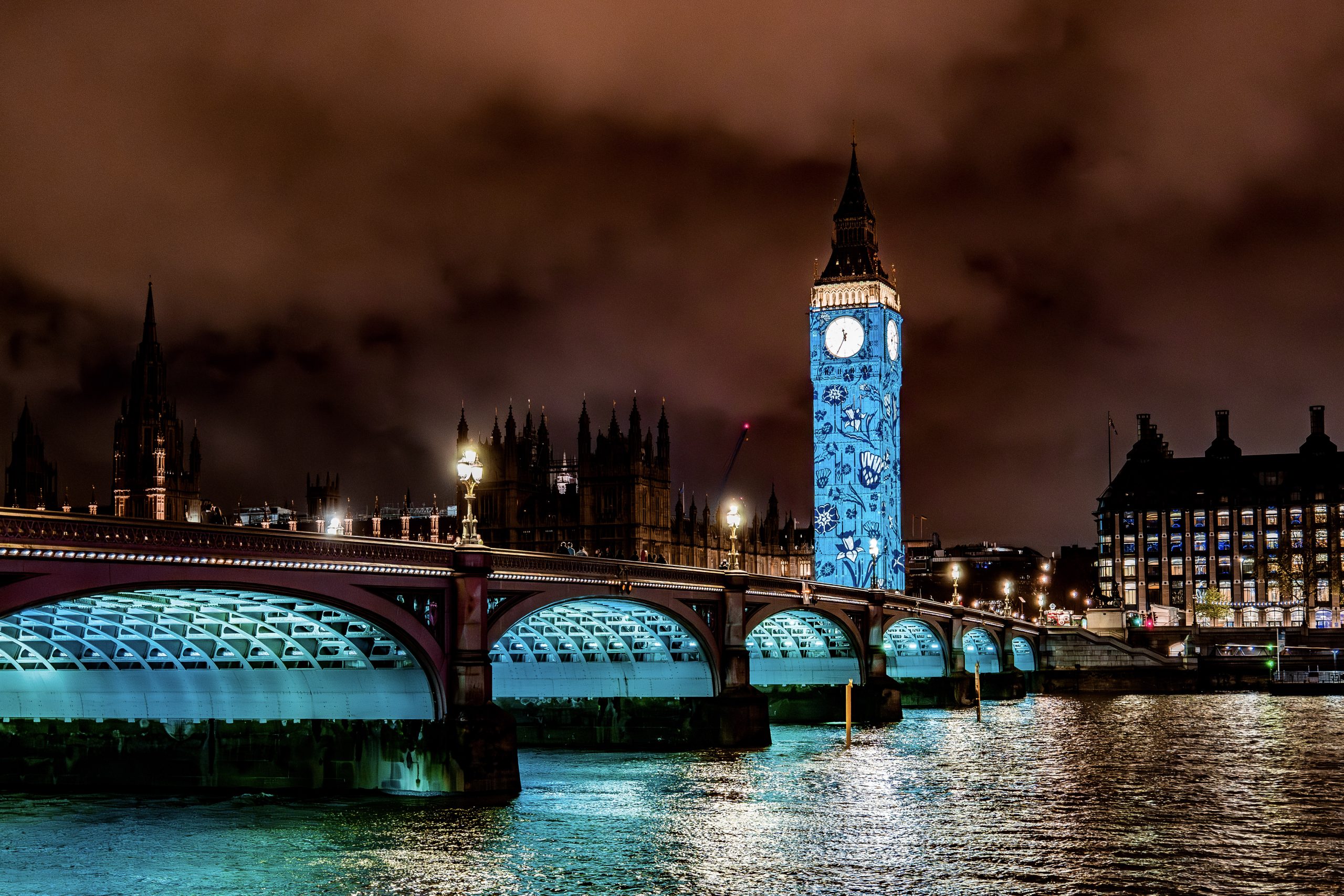 A bridge in London at night